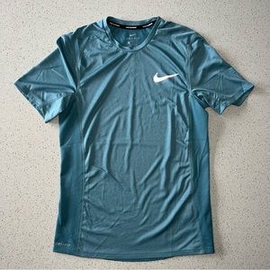 nike running tee